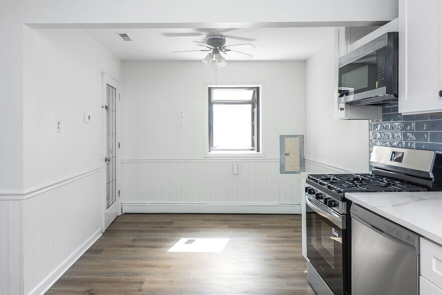 Building Photo - 5907 W 89th St