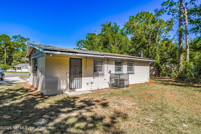 Primary Photo - 4602 Roanoke Blvd