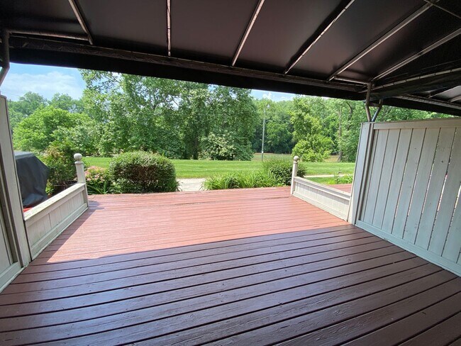 Building Photo - River-front condo