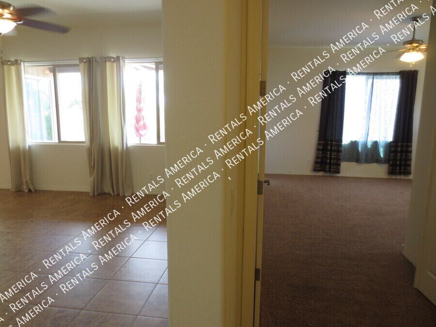 Building Photo - 1133 E Buckingham Ave