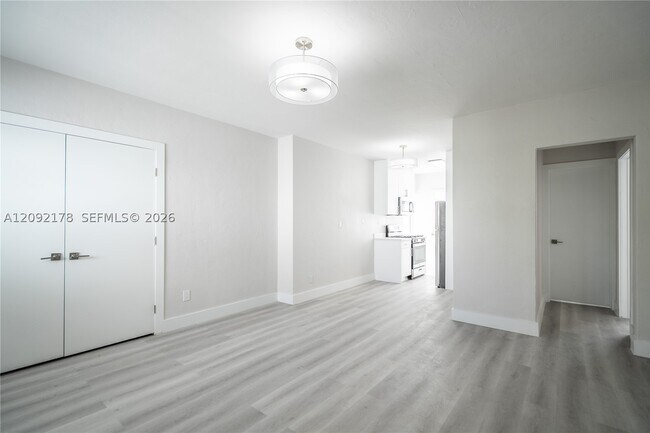 Building Photo - 2418 Flamingo Dr