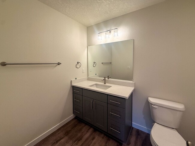 Building Photo - 505-507 NW Hillcrest Dr