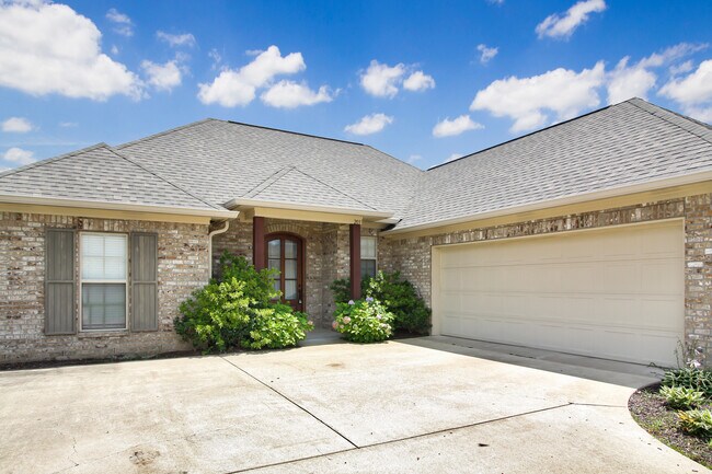 Building Photo - 203 Buttonwood Ln