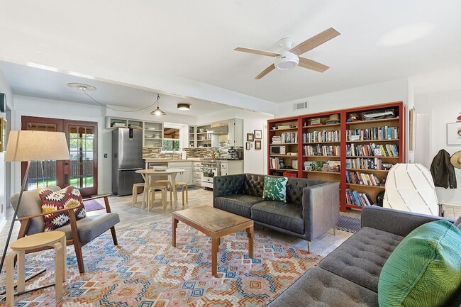 Building Photo - 8801 Redfield Ln