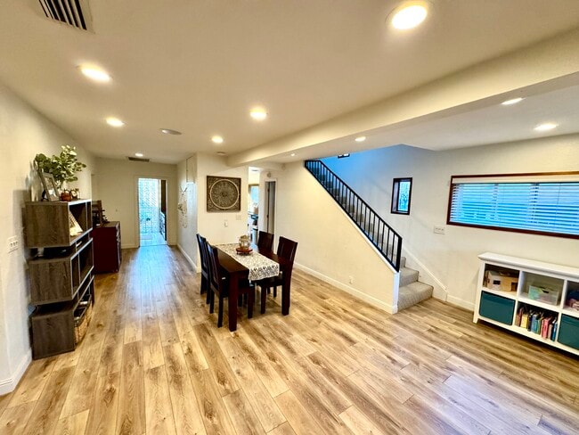 Building Photo - 1824 Mendota St