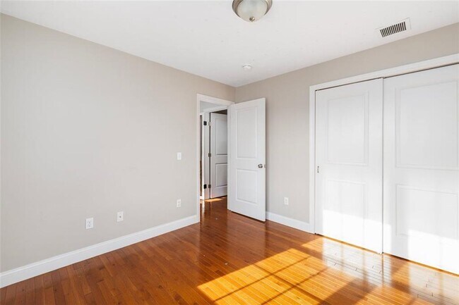 Building Photo - 227 Marshall Ave