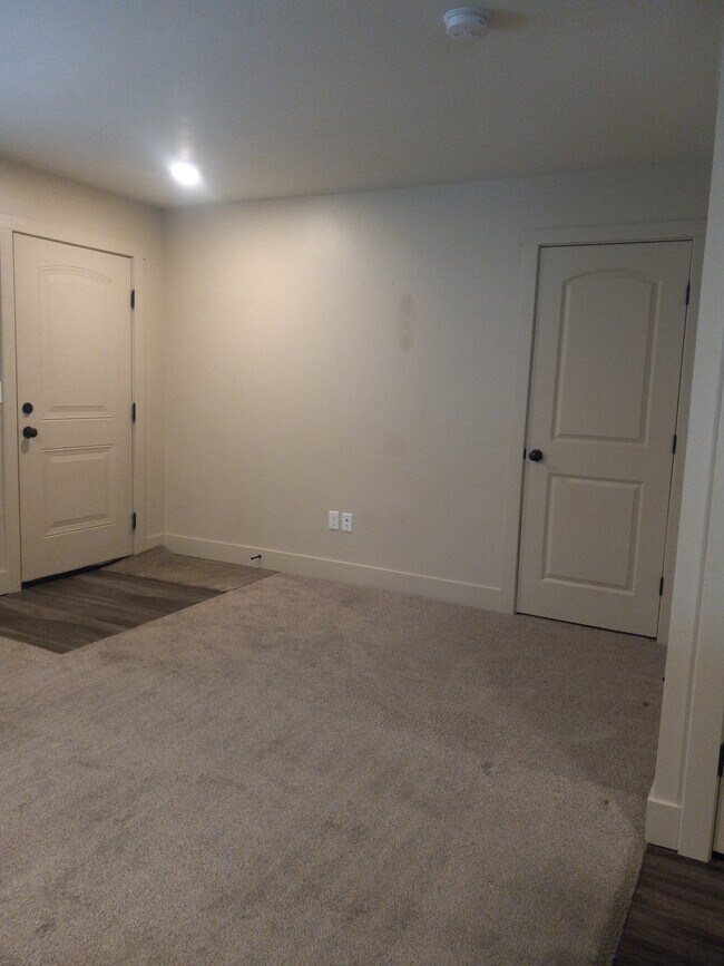 Building Photo - 310 Ella Ln