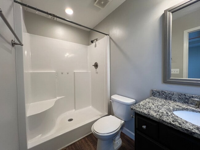 Building Photo - Spacious 3/2 Move In Ready Now!
