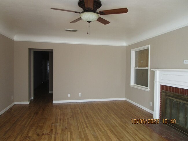 Building Photo - 4 Bedroom House *MOVE IN SPECIAL*