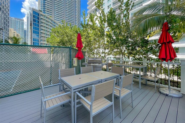 Building Photo - 1155 Brickell Bay Dr