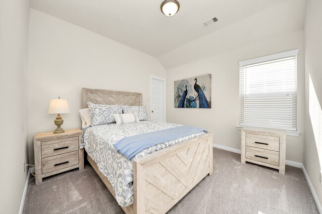 Building Photo - 14967 Eagle Feather Dr