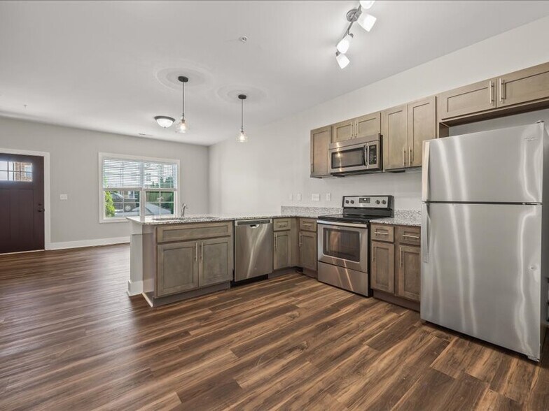 Building Photo - 417 grady way