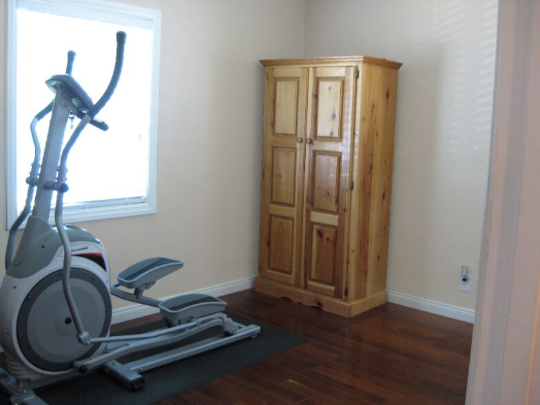 Building Photo - 3542 Kelton Ave