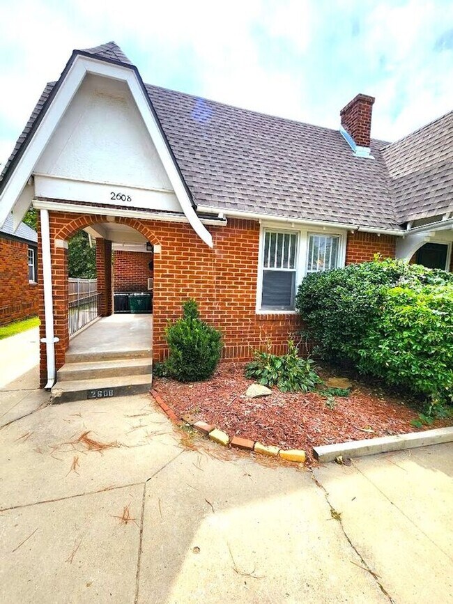 Building Photo - Remodeled 1 BED 1 BATH DUPLEX MIILER'S BLVD HISTORIC DISTRICT