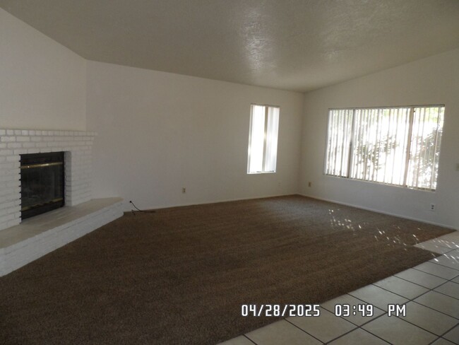 Building Photo - 3 Bedrooms, 2 Bathroom, Large Fully Fenced...