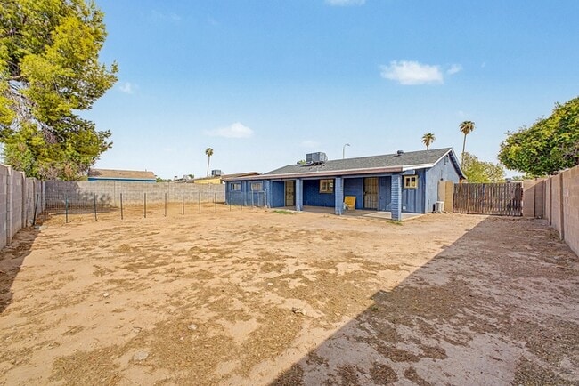 Building Photo - 3 bedroom home!