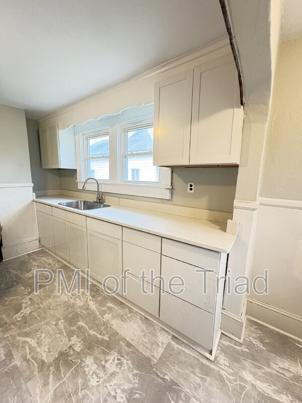 Building Photo - 1110 Adams St