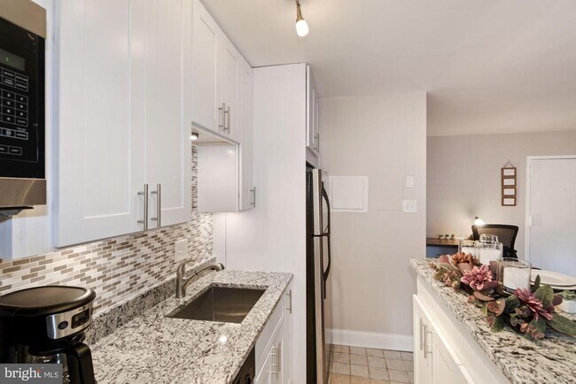 Building Photo - 1260 21st St NW