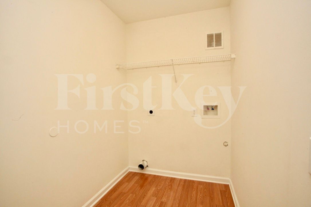 Building Photo - 5327 Peachwood Dr