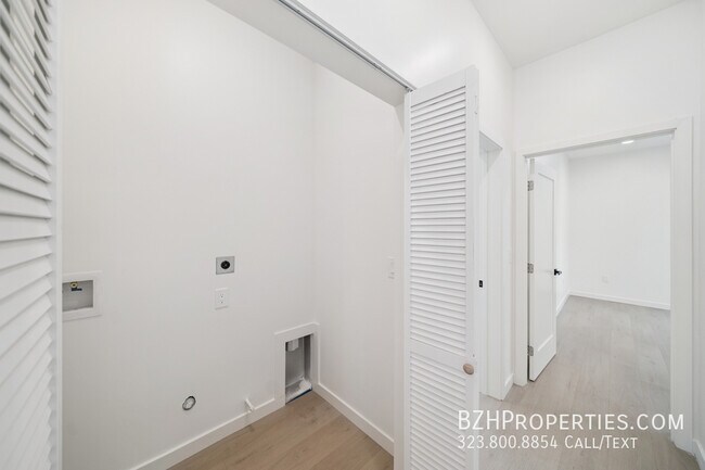 Building Photo - 1513 S Hayworth Ave