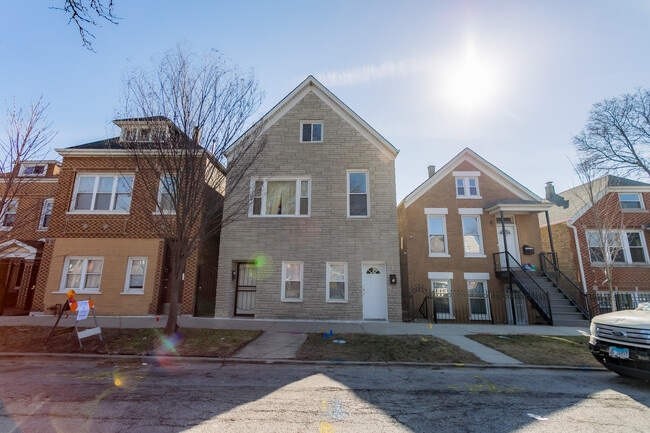 Building Photo - 1651 W 38th Pl