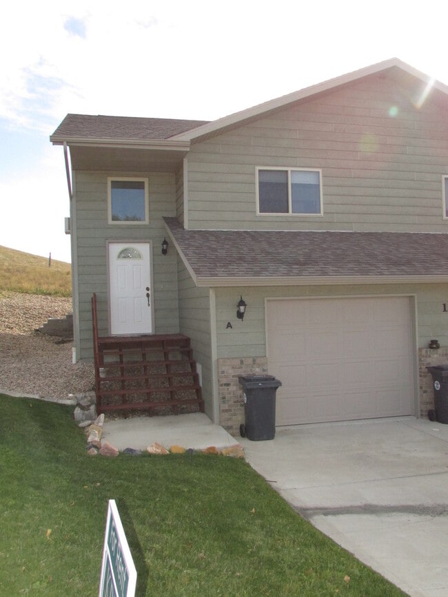 Building Photo - r1350