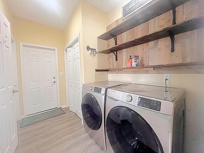 Building Photo - 206 Beauclair Dr