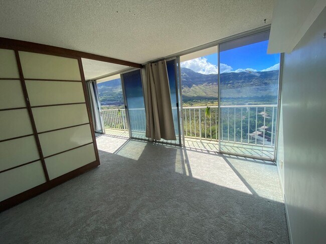 Building Photo - One Bedroom at Makaha Valley Towers