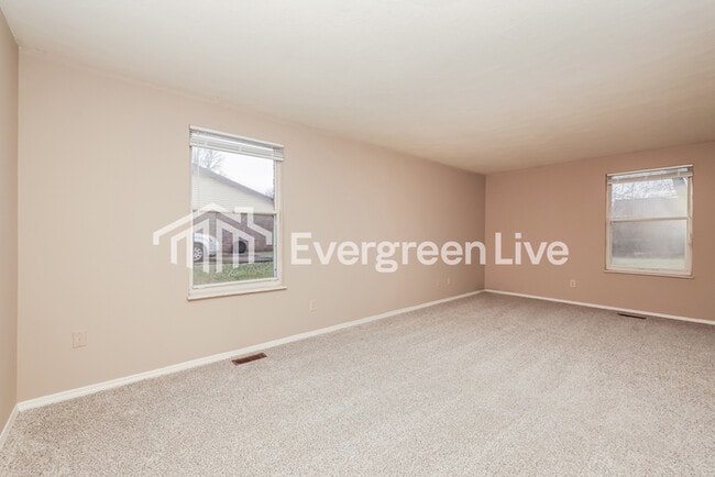 Building Photo - 4727 Stonehedge St