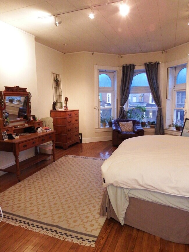 Building Photo - 2832 N Calvert St