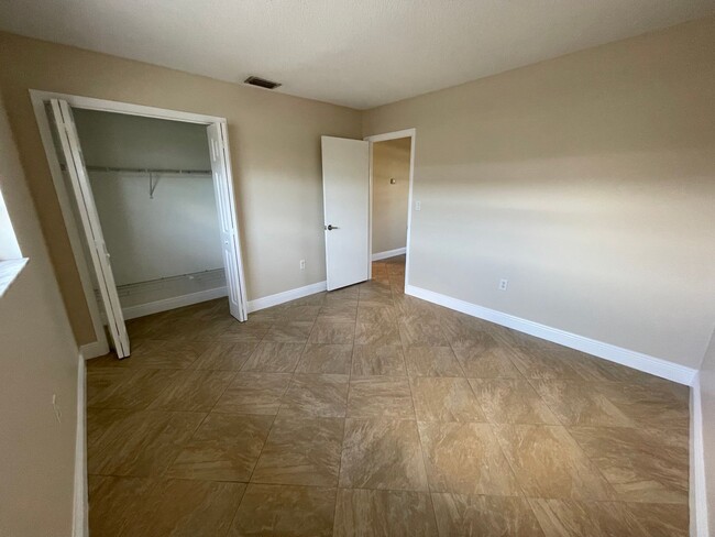 Building Photo - ANNUAL RENTAL - POINCIANA-2 BED-1 BATH