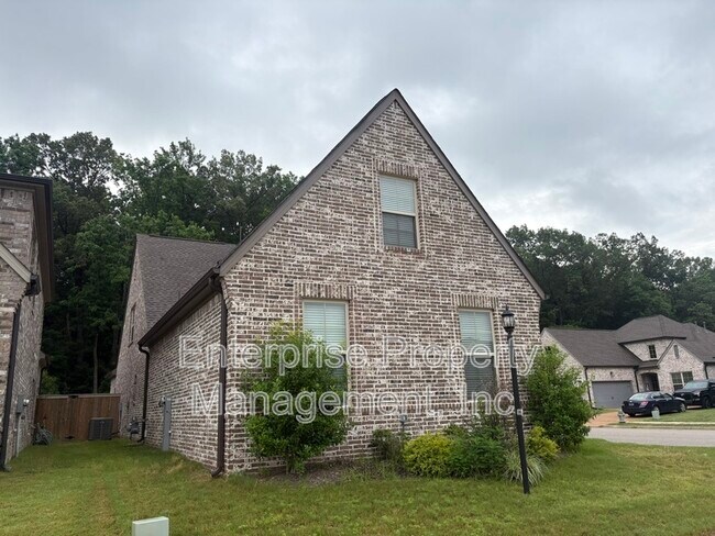 Building Photo - 564 Holden Dr