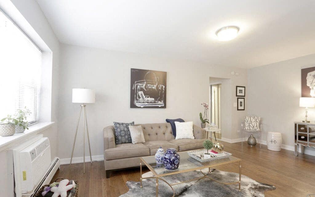 Building Photo - 525 W Oakdale Ave