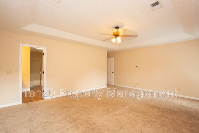 Building Photo - 11 Leah Ct