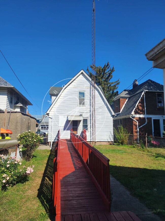 Building Photo - Section 8 and all programs welcome! 4 bed ...