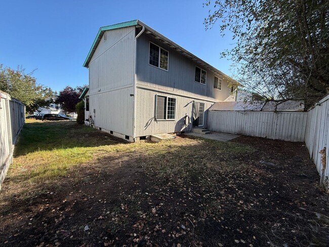 Building Photo - Cozy 3 bedroom Duplex in Berry Valley Estates