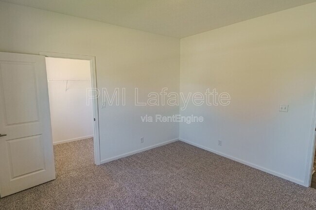 Building Photo - 641 W Bulrush Ct