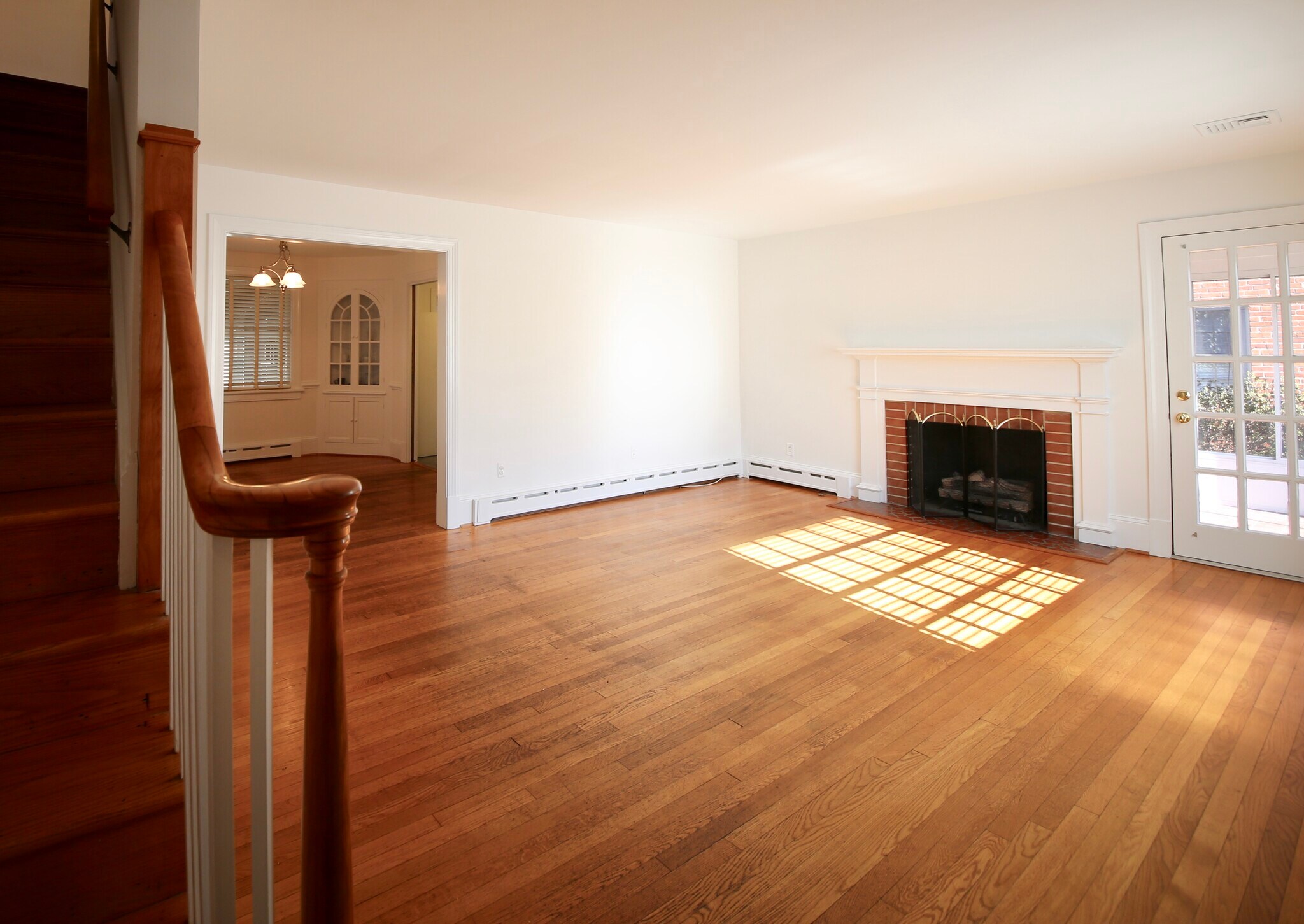 Front entry with coat closet. - 2308 Buckingham Ave