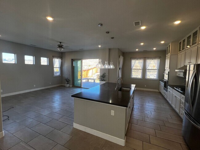 Building Photo - Somerset House for Rent