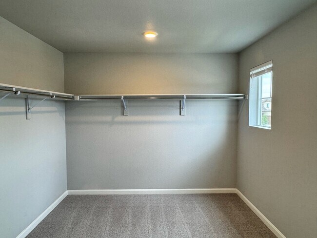 Building Photo - 10848 Hayloft St