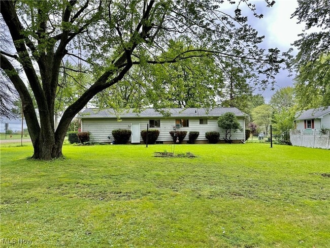 Building Photo - 1370 W Vine St