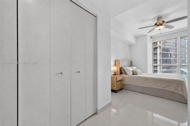 Building Photo - 475 Brickell Ave