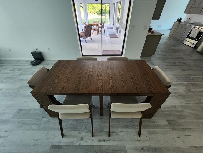 Building Photo - 900 Crestwood Rd