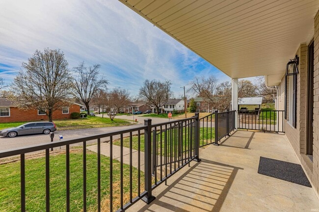 Building Photo - 911 Mayfair Dr