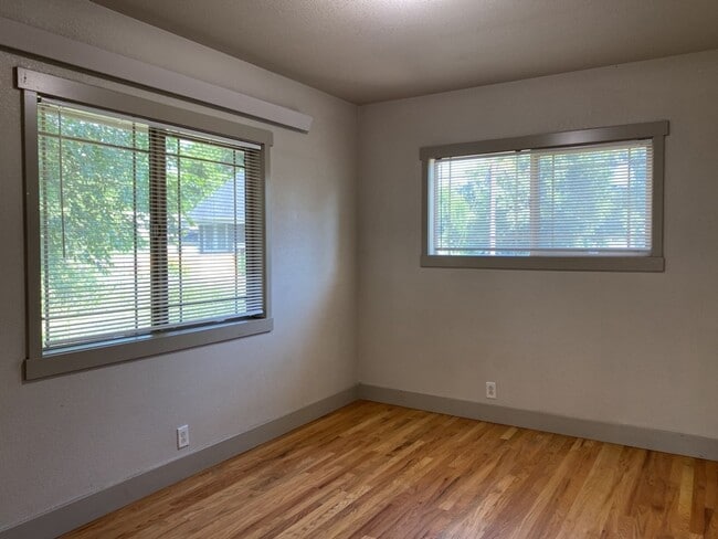 Building Photo - STUDENTS WELCOME! Charming 3 Bed 2 Bath Single Family Home in Old Town