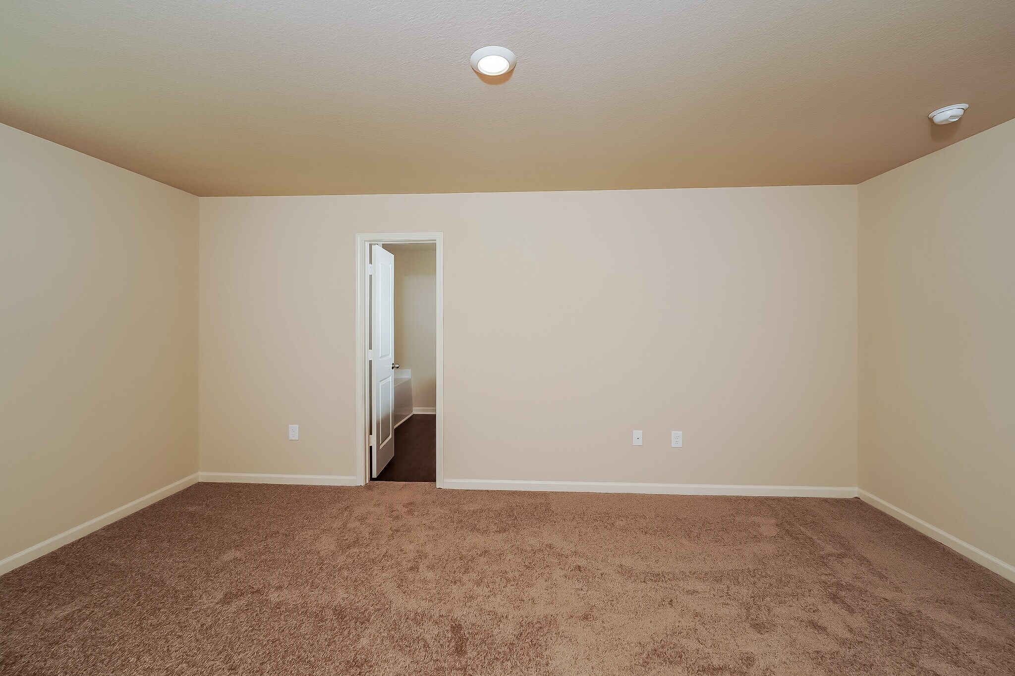 Building Photo - 580 Clover Cir
