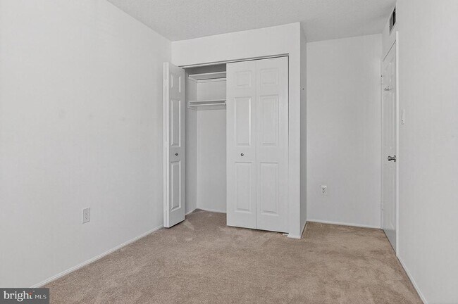 Building Photo - 7753 Inversham Dr