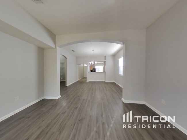 Building Photo - 2877 Centerwood Dr N