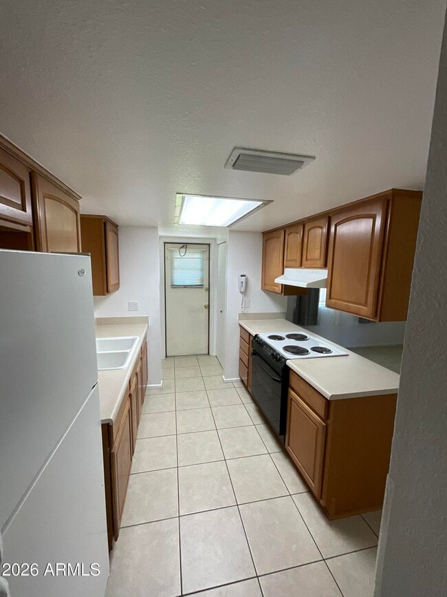 Building Photo - 247 E 7th Dr