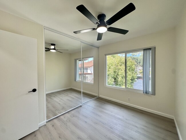 Building Photo - Indulge in coastal living in this beautifu...